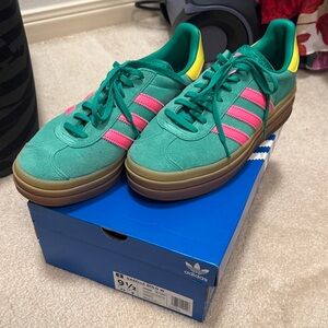 Adidas Gazelle Vibrant Green Sneakers with Pink Stripes